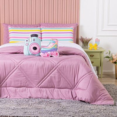 Kit Edredom Solteiro Menina Teen Rosa Com Almofadas Estampadas 05 Peças - Dupla Face Percal 300 Fios Cor Patins