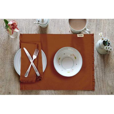 Decoração para Casa: Jogo de Individuais Reversíveis em Algodão Flex com Babado para Mesa de Jantar - Vargottam 45,7 Cm (L) × 30,5 Cm (C) – Pacote Com 4 / Marrom