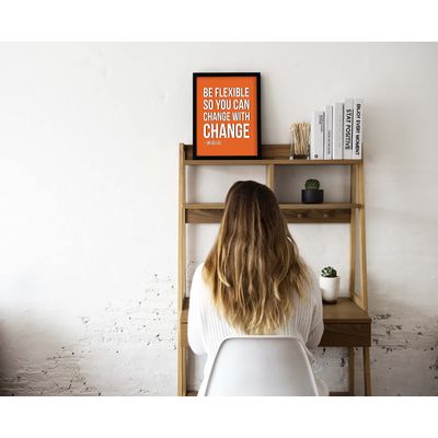 Arte de Parede 'Seja Flexível para Mudar com a Mudança' — Bruce Lee, Decoração para Casa/Escritório, 1 Un., Laranja - Inkdotpot 20,32 Cm × 25,4 Cm / Moldura Preta