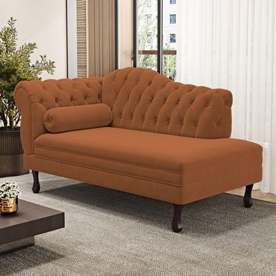 Divã Recamier Chaise Longue Lavínia 150cm Capitonê Pés De Madeira Veludo Terracota - Desk Design
