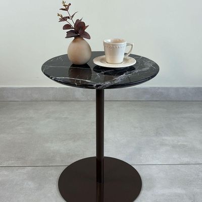 Mesa Lateral Atría Redonda Tampo Mármore Nero Base Alumínio 41CM Marrom