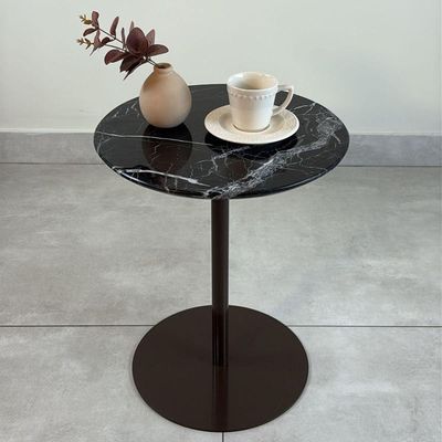 Mesa Lateral Atría Redonda Tampo Mármore Nero Base Alumínio 41CM Marrom