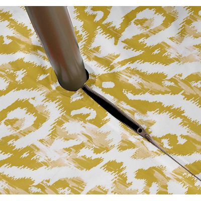 Toalha de Mesa Interna/Externa Impermeável para Pátio - Capa de Mesa Primavera/Verão para Jardim, Churrasco e Piquenique - Vargottam 147,32 Cm × 259,08 Cm – Com Furo Para Guarda-Sol / Amarelo