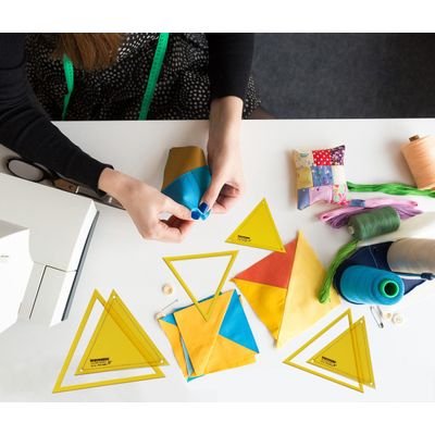 Conjunto de 3 Moldes e Estênceis Triangulares 7,6/10,2/12,7 cm para Patchwork e Costura DIY Quilting U2 - Traceease Amarelo