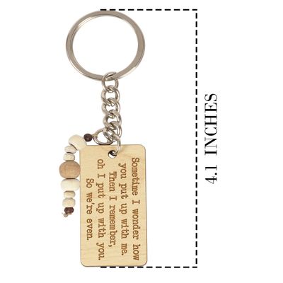 Chaveiro Engraçado Gravado em Madeira Às Vezes Me Pergunto Como Você Aguenta Comigo, Então Lembro: Ah, Eu Aguento Você - Inkdotpot 10,41 Cm / Marrom