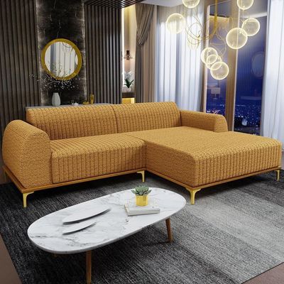 Sofá 3 Lugares Chaise Direito Sala Molino 245cm D02 Pés de ouro Bouclê Mostarda