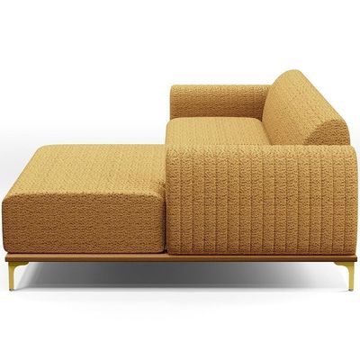 Sofá 3 Lugares Chaise Direito Sala Molino 245cm D02 Pés de ouro Bouclê Mostarda