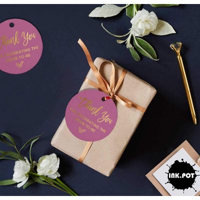 Etiqueta Pendente Metalizada 'Obrigado por Celebrar a Futura Noiva' para Garrafa, Lembrancinha de Chá de Noiva - Inkdotpot 100 Etiquetas Metalizadas / Rosa - Prata