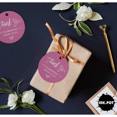 Etiqueta Pendente Metalizada 'Obrigado por Celebrar a Futura Noiva' para Garrafa, Lembrancinha de Chá de Noiva - Inkdotpot 100 Etiquetas Metalizadas / Rosa - Prata