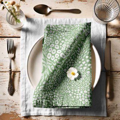 Guardanapos de Algodão Canvas Estampa Mini Meadow - c/12, 51x51 cm, Verde Suave, Ideais p/ Mesas Primavera/Verão, Chás e Festas - Vargottam 50,8 Cm × 50,8 Cm – Pacote Com 12 Peças / Verde