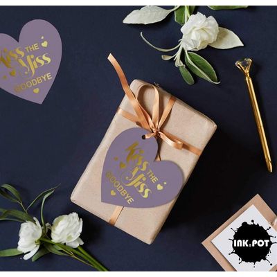 Tag de Papel Metalizado 'Kiss The Miss Goodbye' para Lembrancinha de Chá de Noiva e para Pendurar - Inkdotpot 50 Etiquetas Metalizadas / Roxo - Ouro Rosé