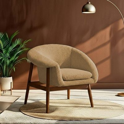 Poltrona Decorativa Yumi Base Madeira Braço Direito Bouclé Camel - Nexta Casa