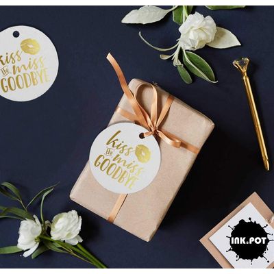 Etiquetas Suspensas de Papel com Acabamento Metalizado para Lembrancinhas de Chá de Noiva 'Beije a Noiva e Diga Adeus' - Inkdotpot 50 Etiquetas Metalizadas / Branco - Ouro Rosé