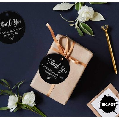 Etiqueta para Pendurar em Papel Metalizado 'Obrigado por Celebrar a Futura Noiva' - Lembrancinha para Chá de Noiva - Inkdotpot 50 Etiquetas Metalizadas / Preto - Prata
