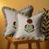 Capas de Almofada com Babado Estilo Farmhouse, Algodão, Jogo com 2, Estampa Floral Frente e Verso, Fecho com Zíper - Vargottam 40,64 Cm × 40,64 Cm – Pacote Com 2 / Bege