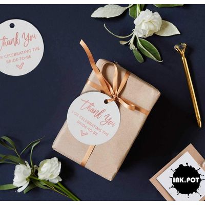 Etiquetas de Papel Pendentes para Lembrancinhas de Chá de Noiva com Foil 'Obrigada por Celebrar a Futura Noiva' - Inkdotpot 100 Etiquetas Metalizadas / Branco - Ouro Rosé