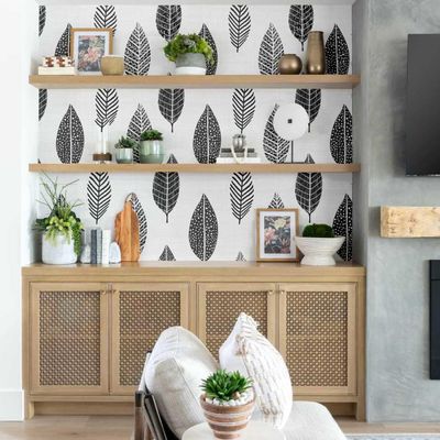 Papel Mural Autoadesivo com Estampa de Folhas Estilizadas Cinza para Parede de Destaque na Entrada e Escritório, Solução - S4sassy 63,5 cm (L) × 304,8 cm (C) / Cinza - Vinil Liso