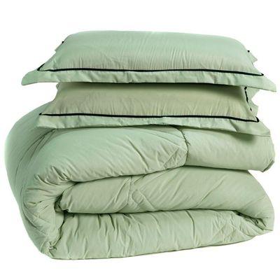 Kit Edredom Liso Casal Padrão Milano Dupla Face Com Fronhas 03 Peças - Percal Algodão 200 Fios Cor Verde