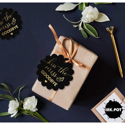 Etiquetas de Papel Metalizado para Pendurar 'Kiss The Miss Goodbye' para Lembrancinhas de Despedida de Solteira - Inkdotpot 50 Etiquetas Metalizadas / Preto - Dourado