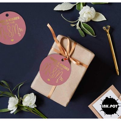 Etiquetas de Papel Metalizado para Pendurar 'Abraços e Beijos' para Lembrancinhas de Casamento - Inkdotpot 100 Etiquetas Metalizadas / Rosa - Dourado