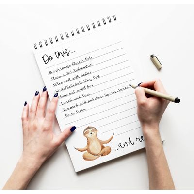 Bloco de Lista de Tarefas 15 x 23 cm, Papelaria, Bloco Espiral Tema Preguiça, Checklist Diário Destacável (50 Folhas) - Inkdotpot 15,24 Cm × 22,86 Cm / Branco