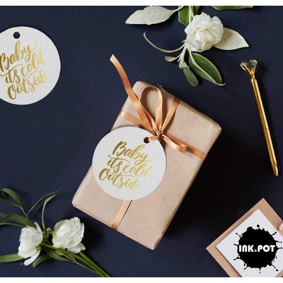 Etiquetas Pendentes de Papel Metalizado 'Baby It's Cold Outside' para Lembrancinhas de Chá de Bebê - Inkdotpot 100 Etiquetas Metalizadas / Branco - Dourado