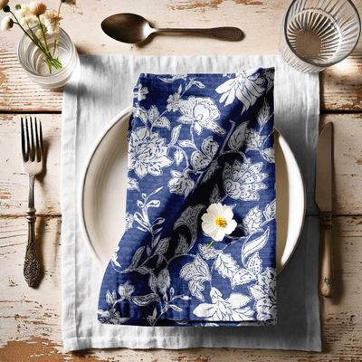 Guardanapos de Algodão, Estampa Floral em Bloco Artesanal, 51 x 51 cm, Azul com Detalhes Brancos, Jogo de 4, Lavável à Máquina - Vargottam 50,8 Cm × 50,8 Cm – Pacote Com 12 Peças / Azul