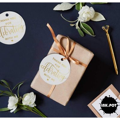 Tags de Papel para Lembrancinhas de Aniversário 'Obrigado por Comemorar Comigo' com Acabamento em Foil para Pendurar - Inkdotpot 100 Etiquetas Metalizadas / Branco - Dourado