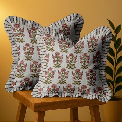 Jogo 2 Capas de Almofada em Sarja de Algodão - Estampa em Bloco Reversível, Babado, Zíper Oculto, Decoração Rústica Fazenda - Vargottam 40,64 Cm × 40,64 Cm – Pacote Com 2 / Branco