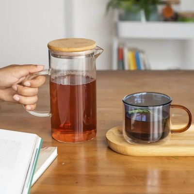 Jarra de Vidro 750ml com Alça Tampa Bambu Linha Borea Oikos Bico em V Suco Água Bebidas
