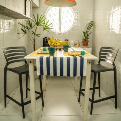 Kit 4 Cadeiras Altas Tramontina Plástico Resistente Grafite Banqueta Bar Bancada Cozinha Summa Sofia