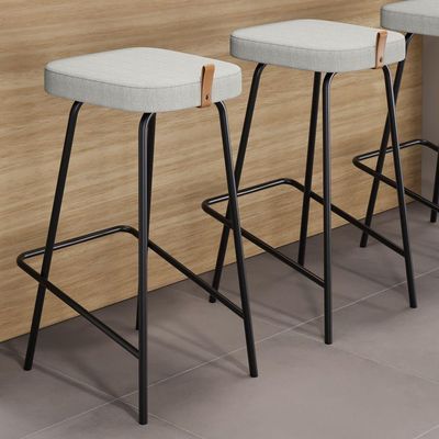 Kit 02 Banquetas Altas Cozinha E área Gourmet Vik Estofada Linho Cinza - Desk Design