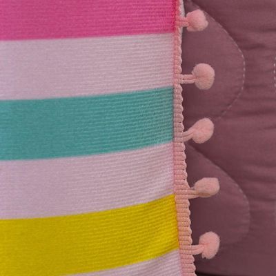 Kit Edredom Queen Menina Teen Rosa Com Almofadas Estampadas 07 Peças - Dupla Face Percal 300 Fios Cor Patins