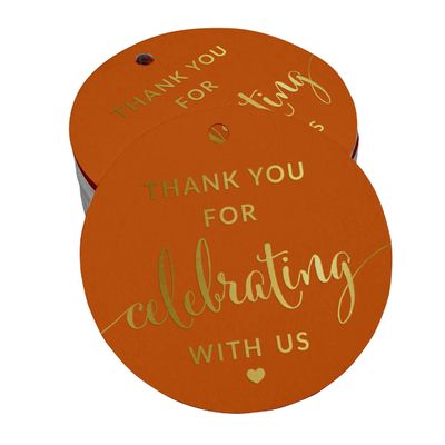 Etiqueta Metalizada para Garrafa Obrigado por Celebrar Conosco - Chá de Noiva/Bebê, Aposentadoria, Casamento, Aniversário - Inkdotpot 100 Etiquetas Metalizadas / Laranja - Dourado