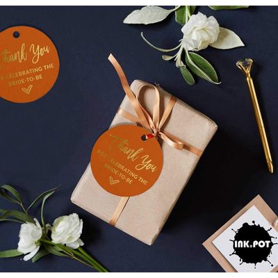 Etiqueta de Garrafa Metalizada 'Obrigada por Celebrar a Noiva' para Lembrancinha do Chá da Noiva - Inkdotpot 100 Etiquetas Metalizadas / Laranja - Prata