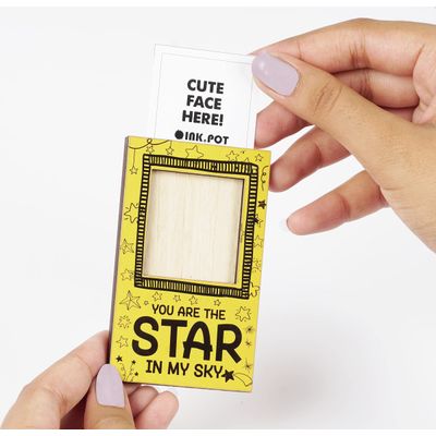 Porta-Retrato Magnético para Geladeira Mini 9x5,5 cm 'Você É a Estrela do Meu Céu' - Presente para Cônjuge/Filhos - Inkdotpot 9 Cm × 5,5 Cm / Amarelo