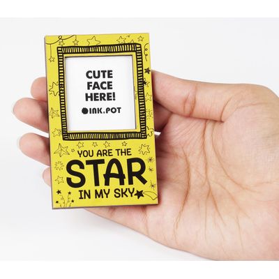 Porta-Retrato Magnético para Geladeira Mini 9x5,5 cm 'Você É a Estrela do Meu Céu' - Presente para Cônjuge/Filhos - Inkdotpot 9 Cm × 5,5 Cm / Amarelo