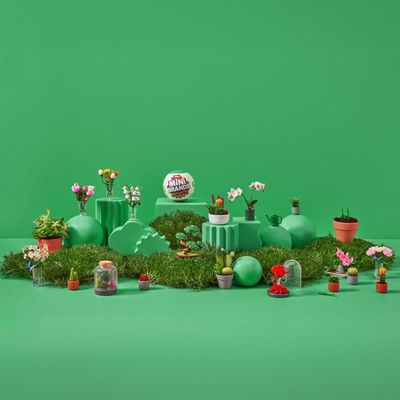 Mini Brands Create Garden