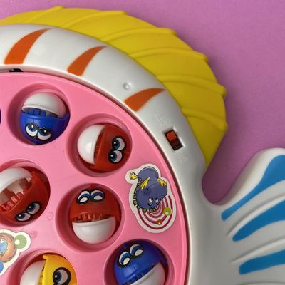 Jogo de Pesca com Base Giratória 15 Peixinhos e 3 Varas de P Colorido