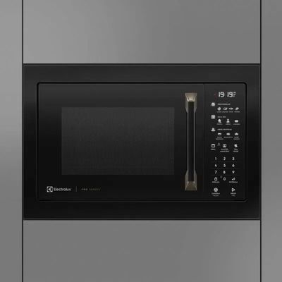 MICROONDAS ELECTROLUX 34L PRETO PRO SERIES 127V MV43T