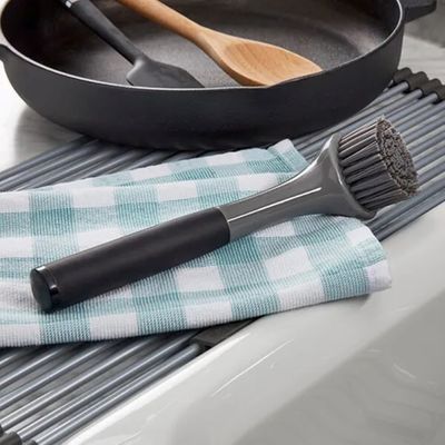 ESCOVA KITCHENAID DE LAVAR LOUÇA DE FERRO FUNDIDO PRETO 26CM KEG882OHOBA
