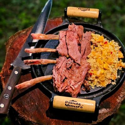 Bifeteira Fogo Forte Alça Madeira 22cm Ferro Fundido Chapa Lisa para Fogão a Gás e Indução Preto
