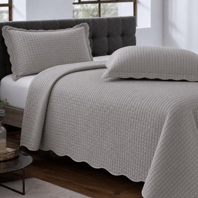 Colcha Casal com 2 Porta Travesseiros Matelassê Cinza Escuro Quadrat Lyor Cama Posta Poliéster
