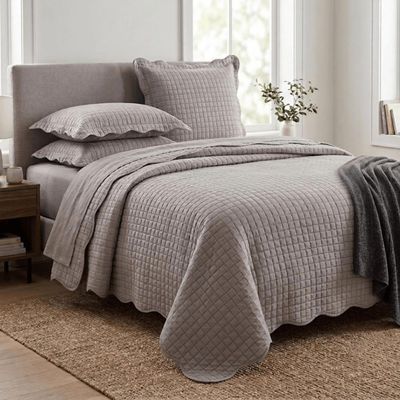 Colcha Casal com 2 Porta Travesseiros Matelassê Cinza Escuro Quadrat Lyor Cama Posta Poliéster